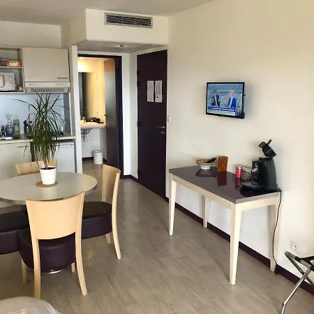 100 M Gare - 4 Places Avec Balcon 10mn Sanctuaire * Lourdes