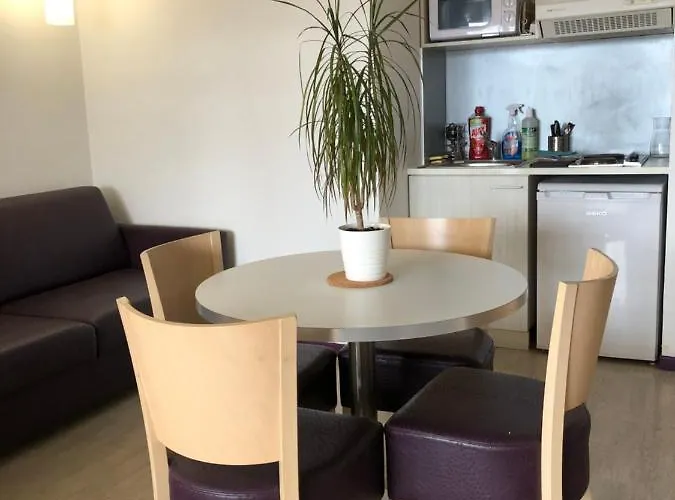 100 M Gare - 4 Places Avec Balcon 10mn Sanctuaire Лурд