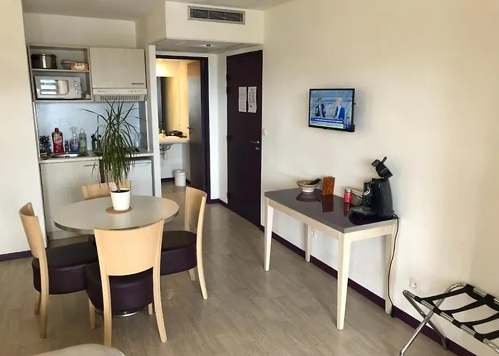 100 M Gare - 4 Places Avec Balcon 10mn Sanctuaire * Лурд